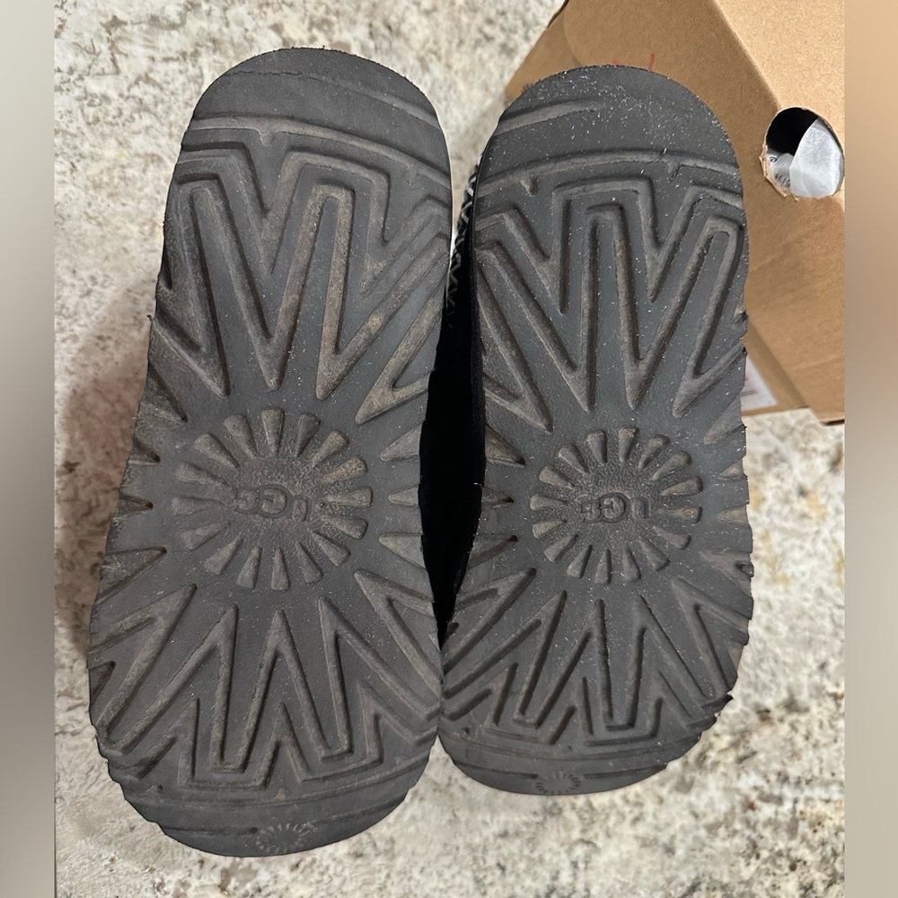 UGG TASMAN BLACK WOMANS size 6 worn - Picture 7 of 10